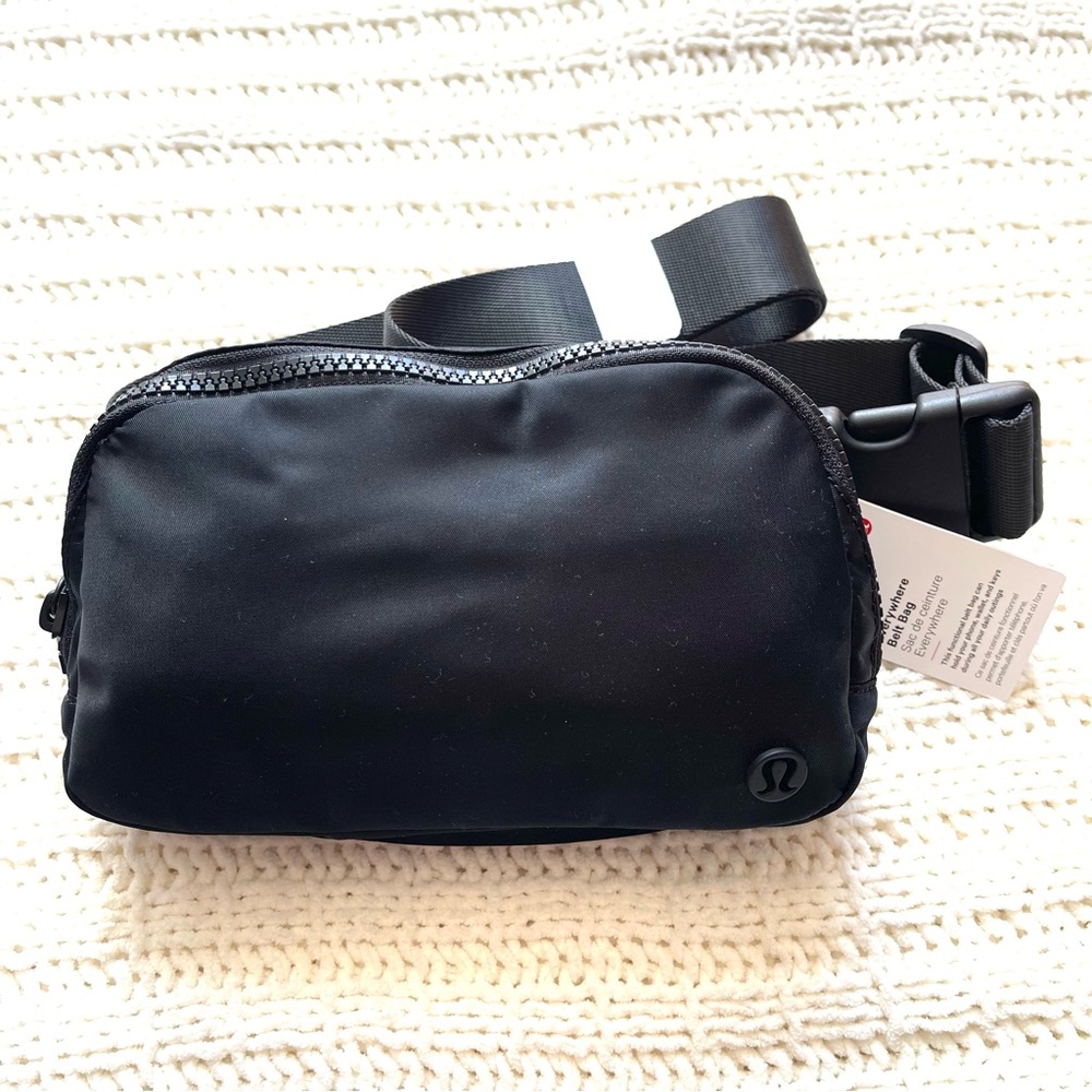 Lululemon Everywhere Belt Bag (NWT)